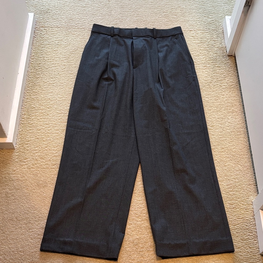 Uniqlo Women’s Charcoal Dress Pants
